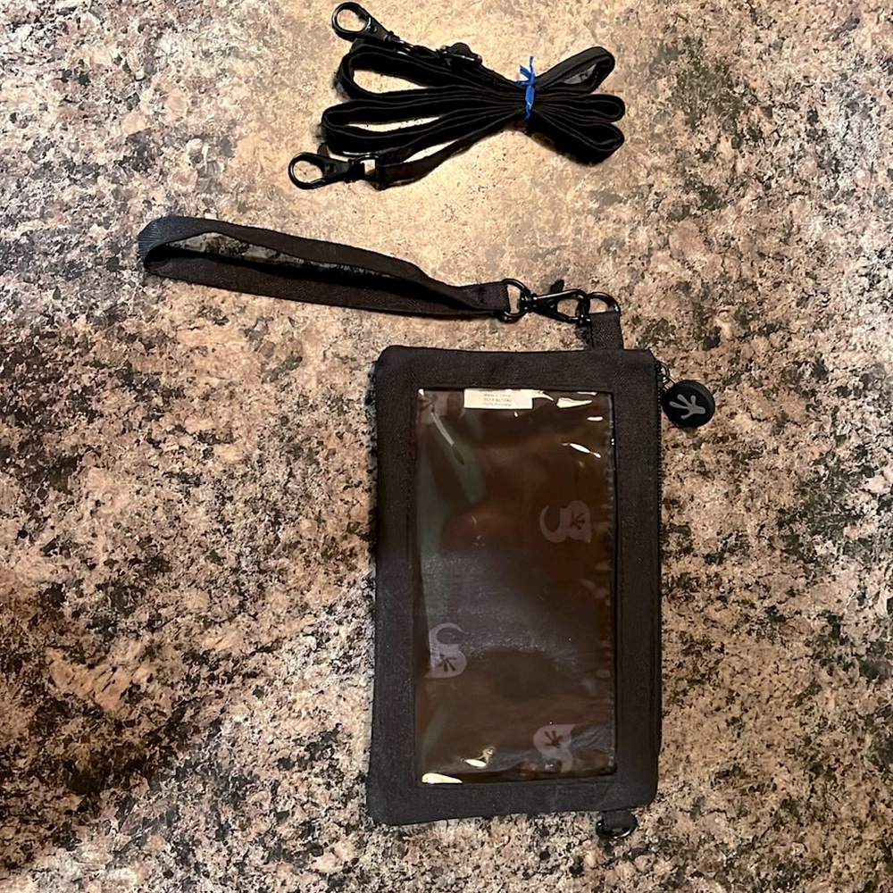 Black Gecko Wristlet Touchscreen-friendly